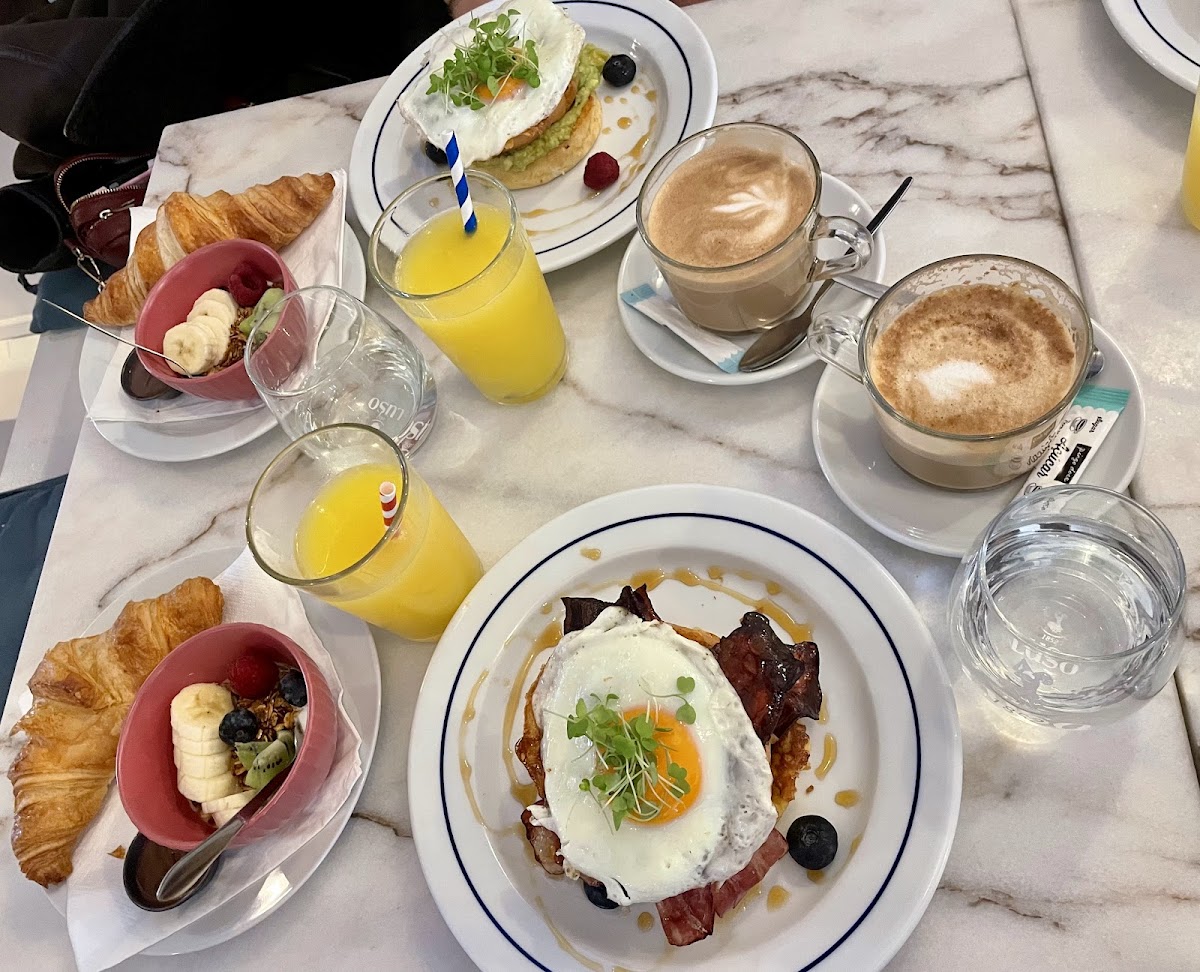 A.p. F. Cafe & Restaurant-4